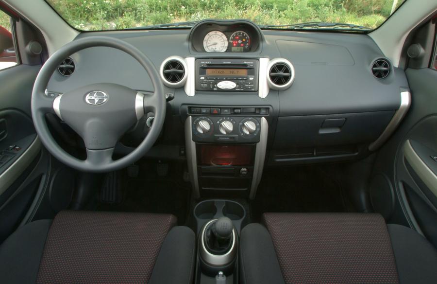Торпедо Scion xA Release Series 1.0 2005 года  (фото 8 из 18)